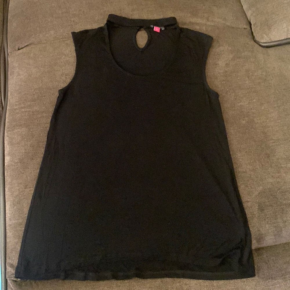 Vince Camuto Peephole Top